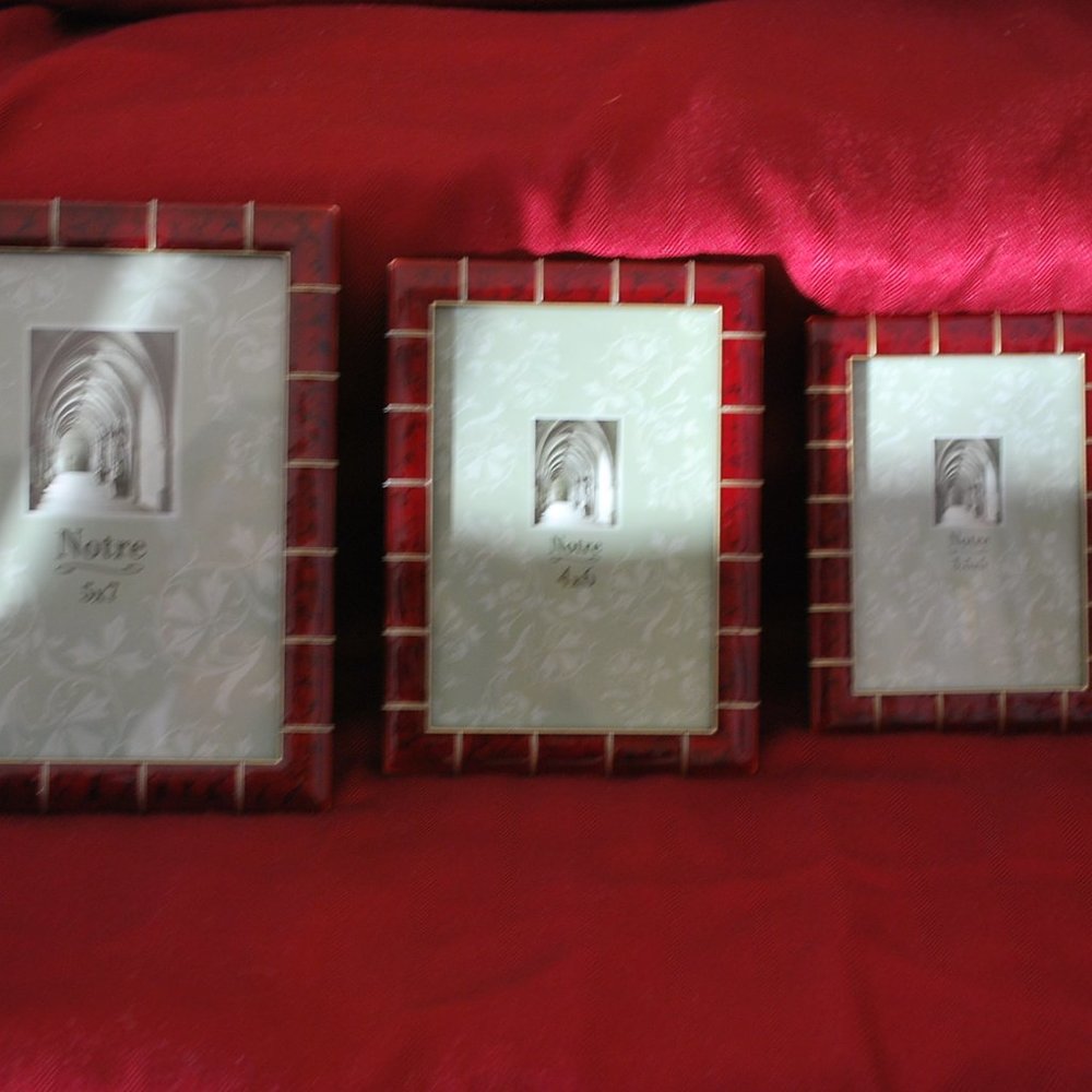 Notre Standing ceramic frames (3) Deep Red - Picture 2 of 2